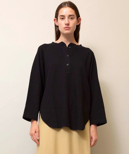 Johnbull（ジョンブル）の「ワッフルライクヘンリーネックプルオーバー（Tシャツ/カットソー・レディース・ホワイト/ブラック/ライトグリーン/スモークピンク/グレイッシュベージュ・FREE）」の2枚目の写真