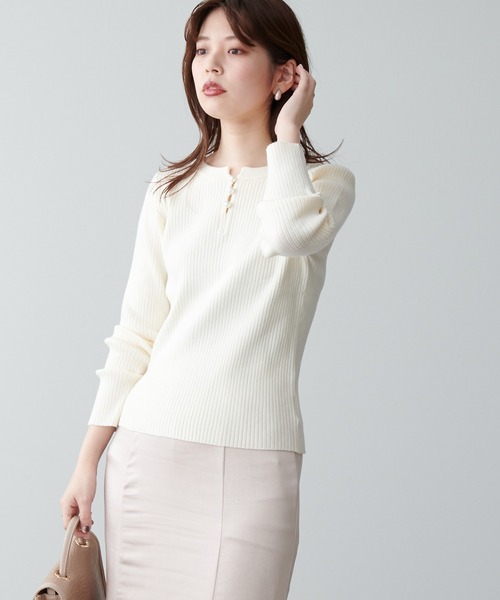 natural couture（ナチュラルクチュール）の「パール付き2WAYリブニット（ニット/セーター・レディース・チャコールグレー/ベージュ/ネイビー/カーキ/サックスブルー/アイボリー/その他1・FREE）」の10枚目の写真