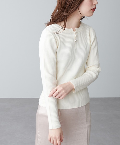 natural couture（ナチュラルクチュール）の「パール付き2WAYリブニット（ニット/セーター・レディース・チャコールグレー/ベージュ/ネイビー/カーキ/サックスブルー/アイボリー/その他1・FREE）」の11枚目の写真