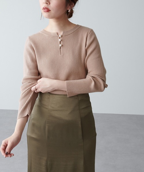 natural couture（ナチュラルクチュール）の「パール付き2WAYリブニット（ニット/セーター・レディース・チャコールグレー/ベージュ/ネイビー/カーキ/サックスブルー/アイボリー/その他1・FREE）」の17枚目の写真