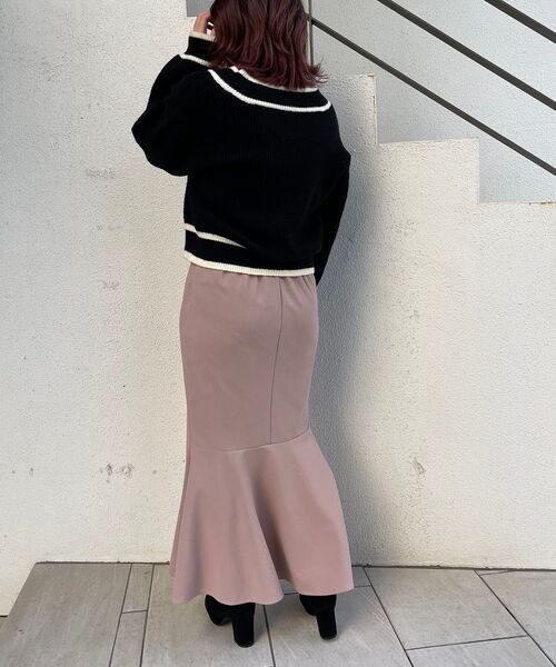 MAJESTIC LEGON（マジェスティックレゴン）の「バイカラーラインVネックニット（ニット/セーター・レディース・ブラック/ベージュ/ブラウン・MEDIUM）」の9枚目の写真