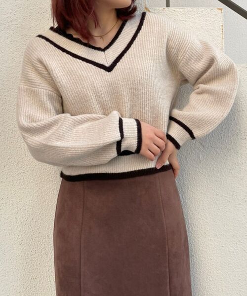 MAJESTIC LEGON（マジェスティックレゴン）の「バイカラーラインVネックニット（ニット/セーター・レディース・ブラック/ベージュ/ブラウン・MEDIUM）」の12枚目の写真