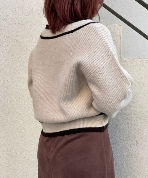 MAJESTIC LEGON（マジェスティックレゴン）の「バイカラーラインVネックニット（ニット/セーター・レディース・ブラック/ベージュ/ブラウン・MEDIUM）」の14枚目の写真