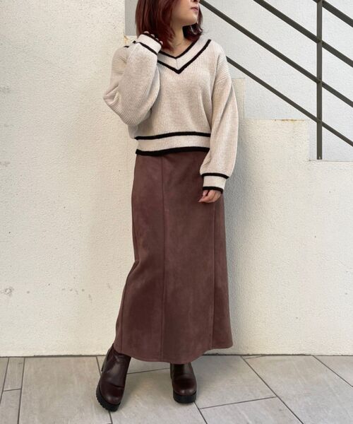 MAJESTIC LEGON（マジェスティックレゴン）の「バイカラーラインVネックニット（ニット/セーター・レディース・ブラック/ベージュ/ブラウン・MEDIUM）」の15枚目の写真