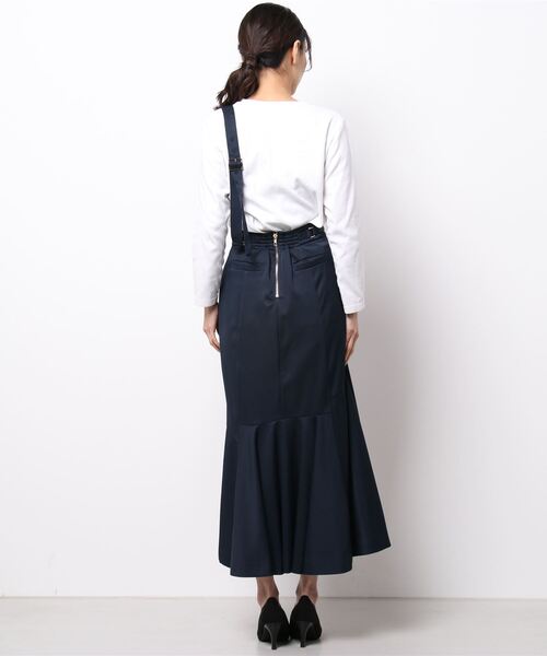 REDYAZEL（レディアゼル）の「サス付きイレギュラーヘムスカート（スカート・レディース・ブルー/カーキ/ネイビー・SMALL/MEDIUM）」の4枚目の写真