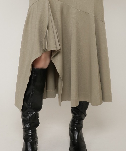 REDYAZEL（レディアゼル）の「サス付きイレギュラーヘムスカート（スカート・レディース・ブルー/カーキ/ネイビー・SMALL/MEDIUM）」の12枚目の写真