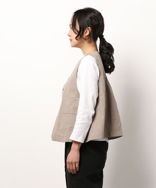 Samansa Mos2（サマンサ モスモス）の「後ろタックベスト（ベスト・レディース・ブラック/ベージュ/モカ・ﾌﾘ-）」の4枚目の写真