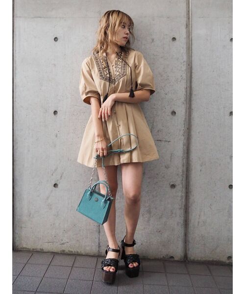 EVRIS（エヴリス）の「ラフィアヒールサンダル（サンダル・レディース・ブラック/ベージュ・SMALL/MEDIUM/LARGE）」の10枚目の写真