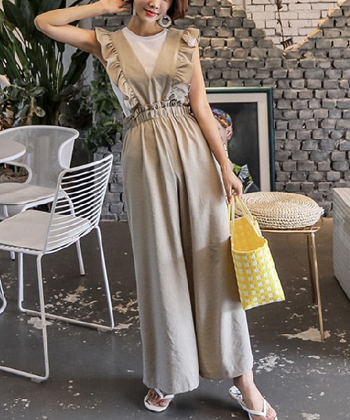 Doula Doula（ドゥーラドゥーラ）の「フリル サロペットパンツ（サロペット/オーバーオール・レディース・ベージュ/ブルー・M/L）」の2枚目の写真