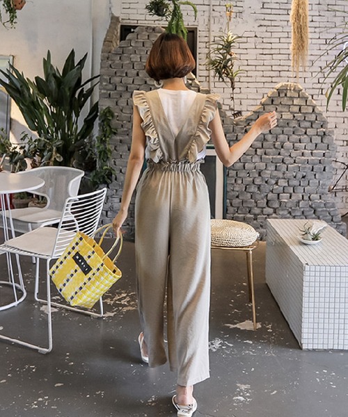 Doula Doula（ドゥーラドゥーラ）の「フリル サロペットパンツ（サロペット/オーバーオール・レディース・ベージュ/ブルー・M/L）」の3枚目の写真