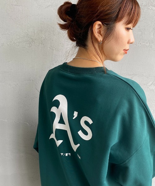 MLB（メジャーリーグベースボール）の「[FANATICS/ファナティクス] 別注 MLB HOME バックロゴプリントクルーネックスウェット（スウェット・レディース・ホワイト系/ネイビー/グリーン/ホワイト・XL/M/XXL/L）」の3枚目の写真