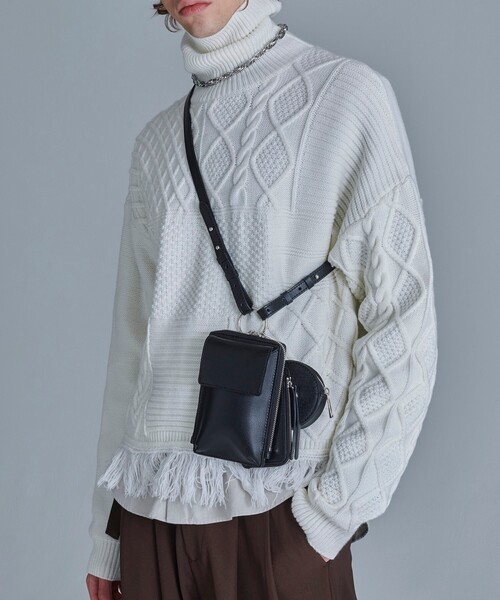 tk.TAKEO KIKUCHI（ティーケータケオキクチ）の「◆マルチチャームバッグ（ユニセックスアイテム）（ショルダーバッグ・メンズ・グレー系4/ブラック系/ブラック・00）」の2枚目の写真