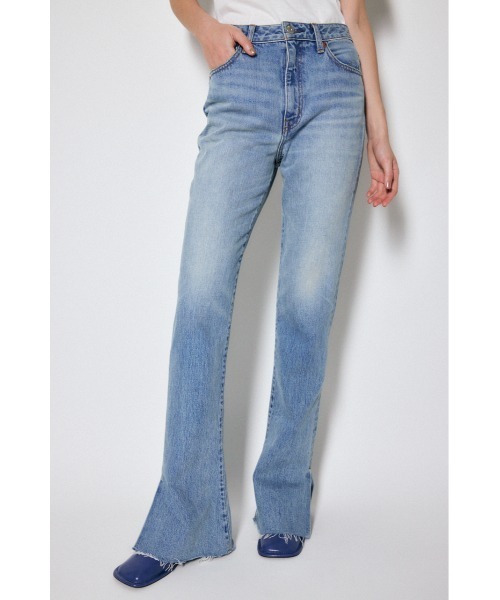 MOUSSY（マウジー）の「SIDE SLIT SLIM FLARE（デニムパンツ・レディース・ブルー・25inch/23inch/24inch/26inch）」の2枚目の写真