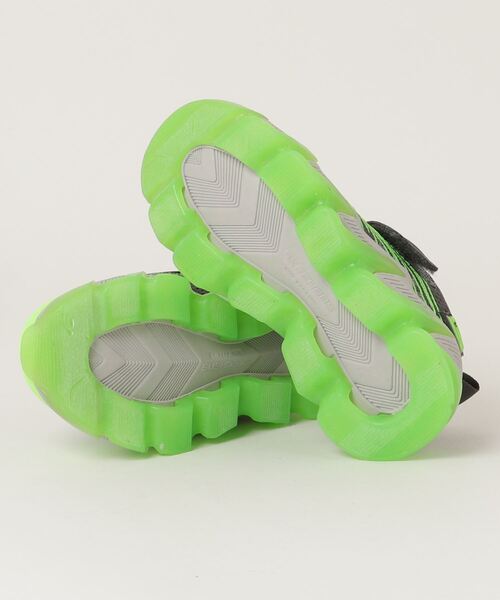 SKECHERS（スケッチャーズ）の「SKECHERS MEGA-SURGE-NEZCO  / スケッチャーズ メガ サージ-ネスコ（スニーカー・キッズ・グレー系その他・18cm/23cm/20cm/21cm/19cm/22cm/17cm）」の3枚目の写真