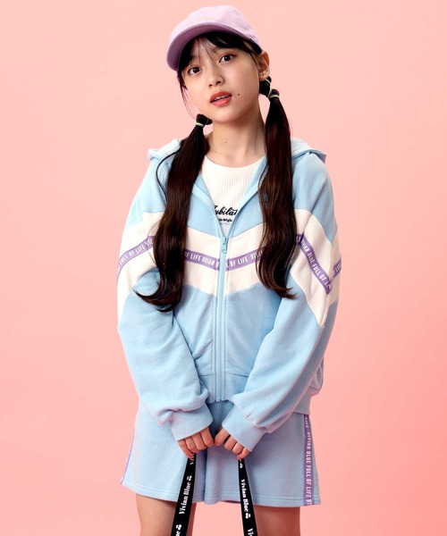 Right-on(ライトオン)の「【VIVIAN BLUE】シェブロンセットアップ(その他トップス・キッズ・ブルー/ブラック・130/150/140/120)」の1枚目の写真