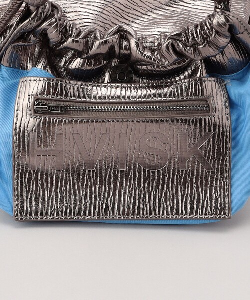 Firsthand（ファーストハンド）の「HVISK/ヴィスク JOLLY METALLIC MOTION / メタリックハンドバッグ（ハンドバッグ・レディース・シルバー・ONE SIZE）」の4枚目の写真