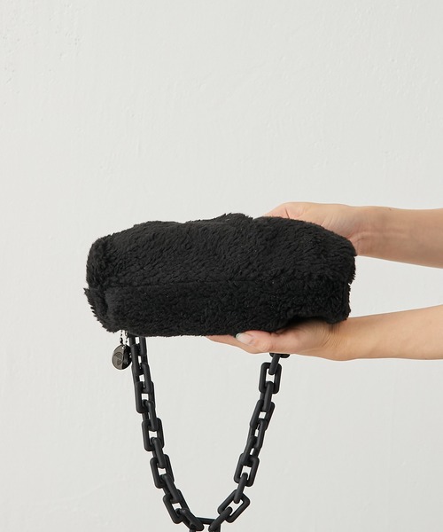 LAURA DI MAGGIO（ローラディマッジオ）の「【LAURA DI MAGGIO】ボアチェーンショルダーバッグ（ショルダーバッグ・レディース・ベージュ/ブラック・FREE）」の10枚目の写真