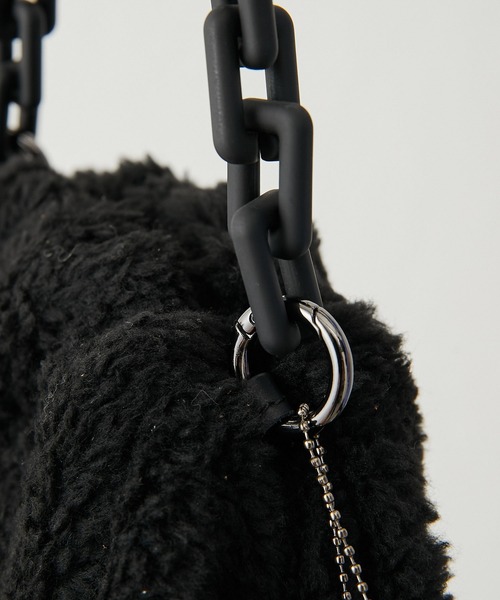 LAURA DI MAGGIO（ローラディマッジオ）の「【LAURA DI MAGGIO】ボアチェーンショルダーバッグ（ショルダーバッグ・レディース・ベージュ/ブラック・FREE）」の22枚目の写真