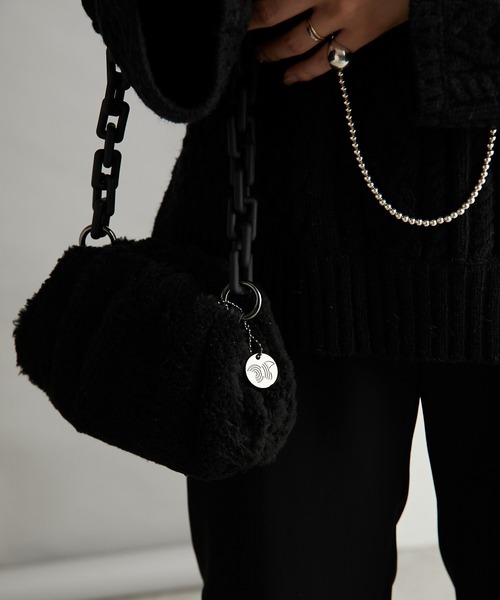 LAURA DI MAGGIO（ローラディマッジオ）の「【LAURA DI MAGGIO】ボアチェーンショルダーバッグ（ショルダーバッグ・レディース・ベージュ/ブラック・FREE）」の4枚目の写真