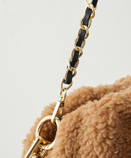 LAURA DI MAGGIO（ローラディマッジオ）の「【LAURA DI MAGGIO】ボアチェーンショルダーバッグ（ショルダーバッグ・レディース・ベージュ/ブラック・FREE）」の19枚目の写真