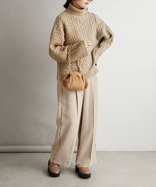 LAURA DI MAGGIO（ローラディマッジオ）の「【LAURA DI MAGGIO】ボアチェーンショルダーバッグ（ショルダーバッグ・レディース・ベージュ/ブラック・FREE）」の8枚目の写真