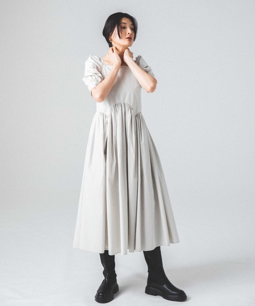 MECRE(メクル)の「ギャザーボリュームワンピース(ワンピース・レディース・グレー/ブラック・S/M)」の15枚目の写真