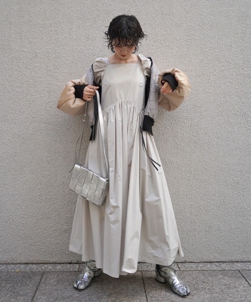 MECRE(メクル)の「ギャザーボリュームワンピース(ワンピース・レディース・グレー/ブラック・S/M)」の18枚目の写真