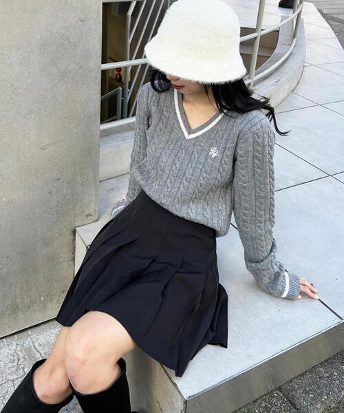 INGNI（イング）の「胸刺しゅうVネックチルデンケーブルニット（ニット/セーター・レディース・ホワイト×ブラック/グレー×ホワイト/ネイビー系・M）」の10枚目の写真