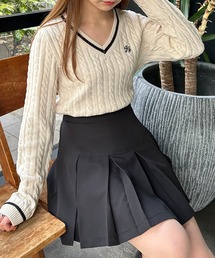胸刺しゅうVネックチルデンケーブルニット