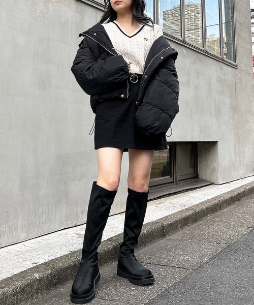 INGNI（イング）の「胸刺しゅうVネックチルデンケーブルニット（ニット/セーター・レディース・ホワイト×ブラック/グレー×ホワイト/ネイビー系・M）」の21枚目の写真