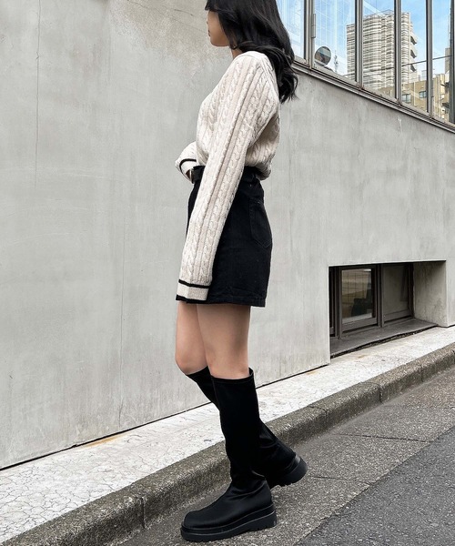 INGNI（イング）の「胸刺しゅうVネックチルデンケーブルニット（ニット/セーター・レディース・ホワイト×ブラック/グレー×ホワイト/ネイビー系・M）」の22枚目の写真