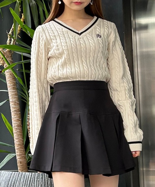 INGNI（イング）の「胸刺しゅうVネックチルデンケーブルニット（ニット/セーター・レディース・ホワイト×ブラック/グレー×ホワイト/ネイビー系・M）」の14枚目の写真
