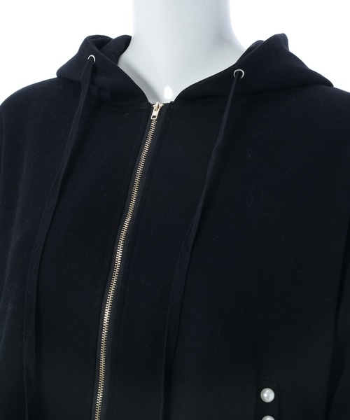 fifth（フィフス）の「パールデザインバックフリルパーカー（パーカー・レディース・ベージュ/ブラック・M）」の5枚目の写真