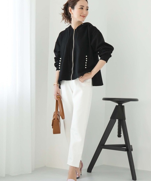 fifth（フィフス）の「パールデザインバックフリルパーカー（パーカー・レディース・ベージュ/ブラック・M）」の3枚目の写真