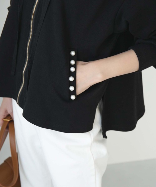 fifth（フィフス）の「パールデザインバックフリルパーカー（パーカー・レディース・ベージュ/ブラック・M）」の6枚目の写真