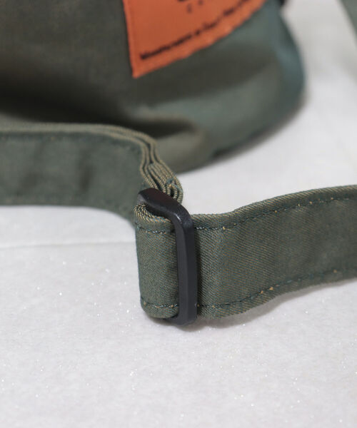 UNIVERSAL OVERALL(ユニバーサルオーバーオール)の「【UNIVERSAL OVERALL】2WAYポーチバッグM(ショルダーバッグ・レディース・ブラック/ベージュ/オリーブ・FREE)」の13枚目の写真