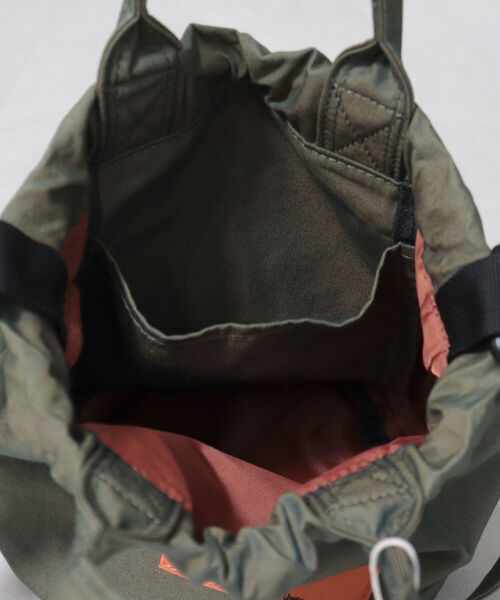 UNIVERSAL OVERALL(ユニバーサルオーバーオール)の「【UNIVERSAL OVERALL】2WAYポーチバッグM(ショルダーバッグ・レディース・ブラック/ベージュ/オリーブ・FREE)」の15枚目の写真