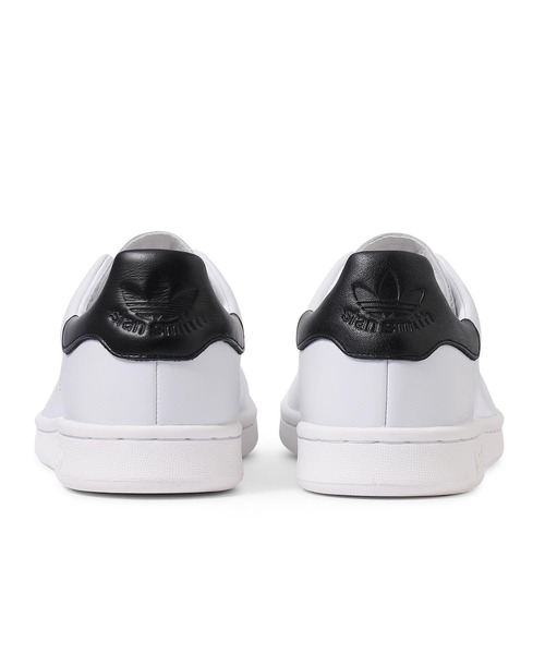 adidas(アディダス)の「STAN SMITH LUX HQ6785(スニーカー・メンズ・ホワイト系その他・28.0cm/28.5cm/29.0cm/27.5cm/23.5cm/25.5cm/24.5cm/24.0cm/26.0cm/27.0cm/23.0cm/25.0cm/26.5cm/30.0cm/22.5cm)」の2枚目の写真