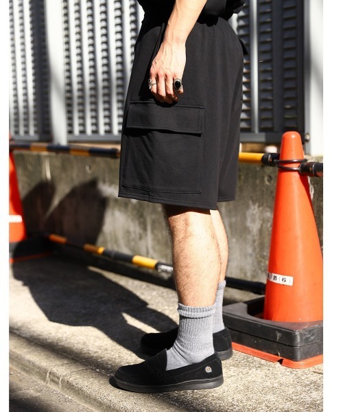 marka（マーカ）の「marka / マーカ：CARGO SHORTS - 20//1 recycle suvin organic cotton knit -：M23A-12PT02B[COR]（その他パンツ・メンズ・ブラック/オフホワイト・1/2）」の6枚目の写真