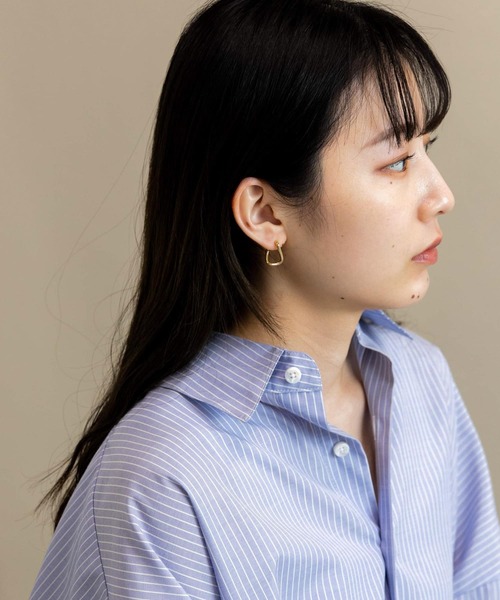 SMELLY(スメリー)の「ツイストワンタッチピアス(ピアス(両耳用)・レディース・ゴールド・-)」の4枚目の写真