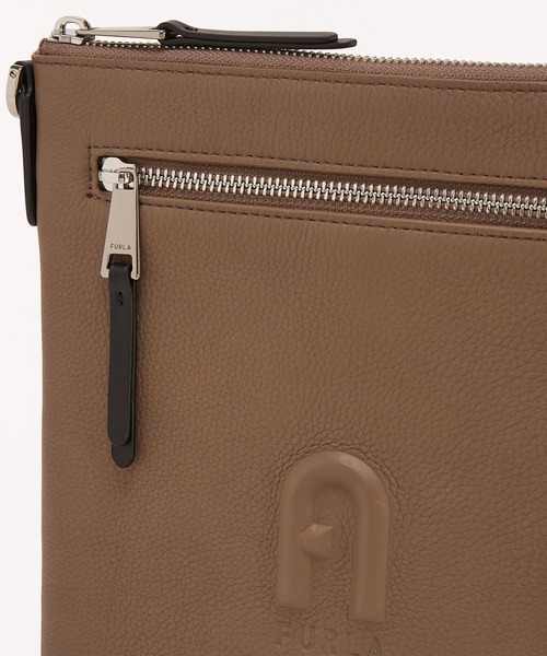 FURLA（フルラ）の「MAN COSMO MINI CROSSBODY（ショルダーバッグ・メンズ・グレイッシュベージュ・ONE SIZE）」の7枚目の写真