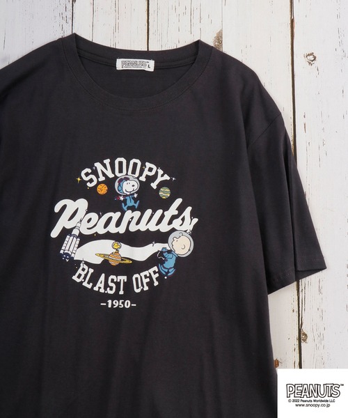 PEANUTS（ピーナッツ）の「PEANUTS スヌーピー ワンポイント半袖Tシャツ（Tシャツ/カットソー・メンズ・ホワイト系その他/グリーン/オフホワイト/ホワイト/レモンイエロー/グレイッシュブルー/ピンク/ネイビー/チャコール/チャコールグレー・L/LL/M/S）」の5枚目の写真