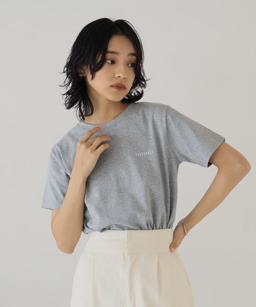 hellam（へラム）の「刺繍ロゴ コンパクトTシャツ（Tシャツ
