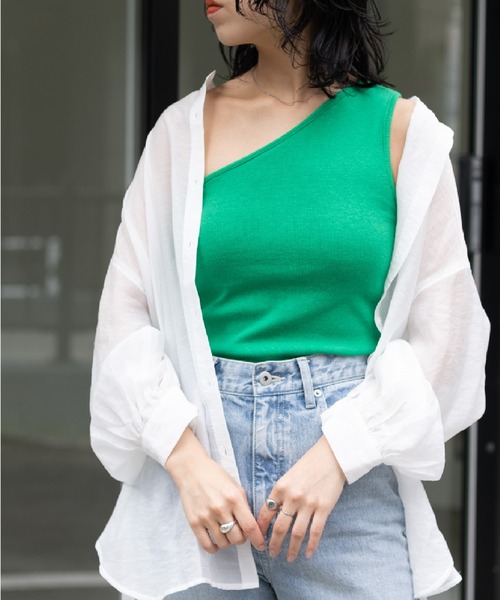 COLONY 2139（コロニートゥーワンスリーナイン）の「カップ付リブワンショル（タンクトップ・レディース・ホワイト/チャコールグレー/ブラック/イエロー/グリーン・FREE）」の4枚目の写真