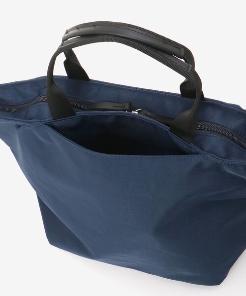 le.coeur blanc（ルクールブラン）の「ナイロントートバッグ（トートバッグ・レディース・ネイビー/ブラウン/ボルドー・FREE）」の5枚目の写真