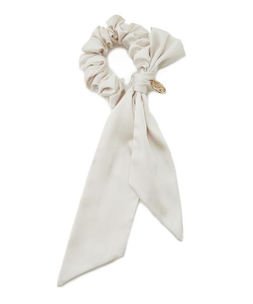 SNIDEL HOME（スナイデルホーム）の「イニシャルチャームリボンシュシュ（シュシュ・レディース・その他/A/E/H/K/M/R/S/Y・FREE）」の2枚目の写真