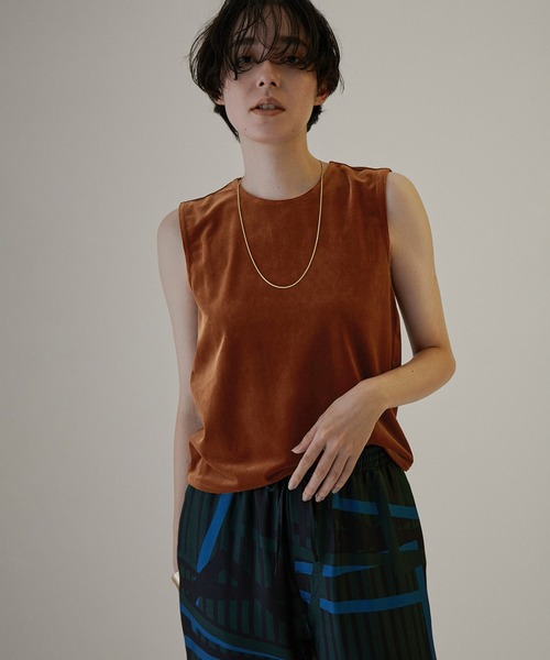 SALON adam et rope'（サロン アダム エ ロペ）の「ベロアノースリーブプルオーバー【新色追加！セットアップ対応・洗える】（Tシャツ/カットソー・レディース・ブラック/グリーン系その他/レッド系その他4・FREE）」の3枚目の写真