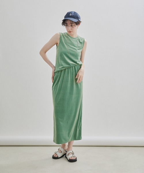 SALON adam et rope'（サロン アダム エ ロペ）の「ベロアノースリーブプルオーバー【新色追加！セットアップ対応・洗える】（Tシャツ/カットソー・レディース・ブラック/グリーン系その他/レッド系その他4・FREE）」の19枚目の写真