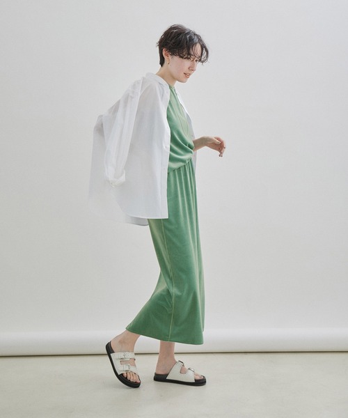 SALON adam et rope'（サロン アダム エ ロペ）の「ベロアノースリーブプルオーバー【新色追加！セットアップ対応・洗える】（Tシャツ/カットソー・レディース・ブラック/グリーン系その他/レッド系その他4・FREE）」の9枚目の写真