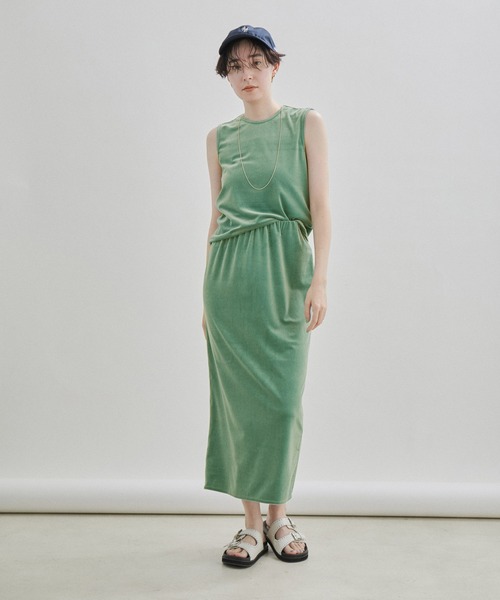 SALON adam et rope'（サロン アダム エ ロペ）の「ベロアノースリーブプルオーバー【新色追加！セットアップ対応・洗える】（Tシャツ/カットソー・レディース・ブラック/グリーン系その他/レッド系その他4・FREE）」の17枚目の写真